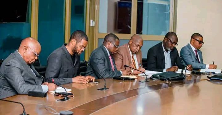 Épidémie d’Ebola au Kasaï : Le Gouverneur Crispin Mukendi et le caucus des élus du Kasai reçus par le ministre national de la Santé publique