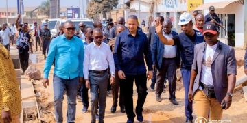 Haut-Katanga : le gouverneur Martin Kazembe Shula satisfait de l’évolution des chantiers routiers de Lubumbashi