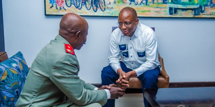 Haut-Katanga: Rencontre à Lubumbashi entre le ministre de la Justice et le commandant militaire Eddy Kapend pour discuter de la justice