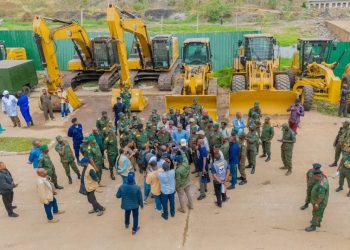 Lutte contre les inondations à Kinshasa : le ministre des Infrastructures installe une brigade du Génie militaire pour le curage permanent de la rivière Makelele