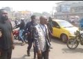 Lutte contre les embouteillages : Le bourgmestre de la commune de Kinshasa sensibilise les conducteurs de taxis et taxis-motos contre le mauvais stationnement