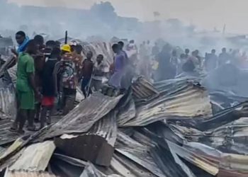 Incendie dévastateur au camp Kabila à Lemba : Plus de 150 maisons en tôles détruites (Commissaire supérieur Omer Mudiamdambu)
