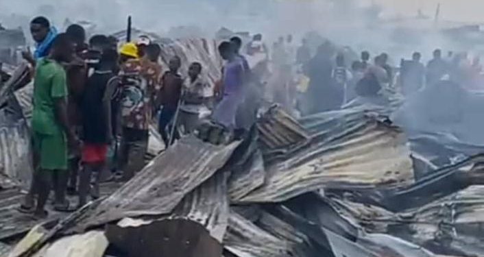 Incendie dévastateur au camp Kabila à Lemba : Plus de 150 maisons en tôles détruites (Commissaire supérieur Omer Mudiamdambu)