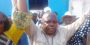 RDC: la famille de Ngoy Mulunda sollicite l’implication du Président Tshisekedi pour lui permettre d’assister au deuil de son père