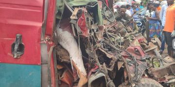 Accident mortel à Matadi Kibala : un camion benne a fini sa course dans une remorque et a fauché deux vies à Kinshasa