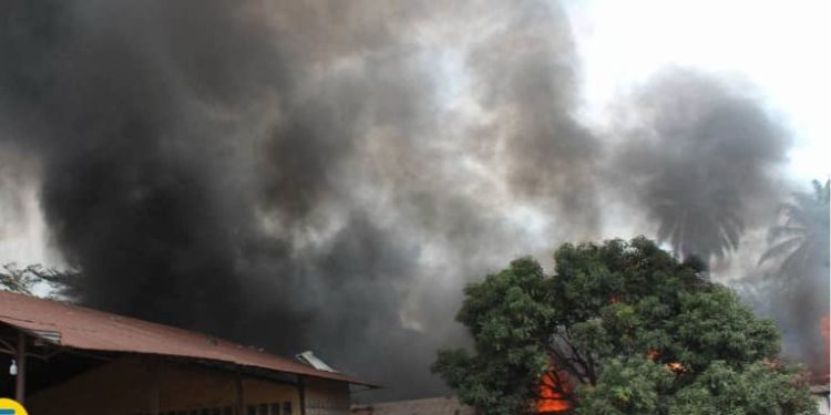 Kinshasa : le Centre de Recherche géologique et minière (CRGM) ravagé par un incendie