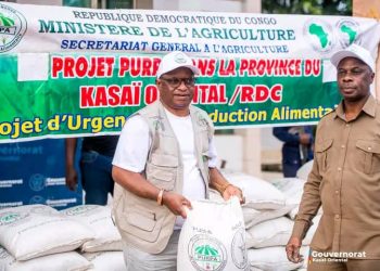 Kasaï-Oriental : le gouverneur remet des semences aux agri-multiplicateurs pour renforcer la sécurité alimentaire