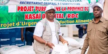 Kasaï-Oriental : le gouverneur remet des semences aux agri-multiplicateurs pour renforcer la sécurité alimentaire