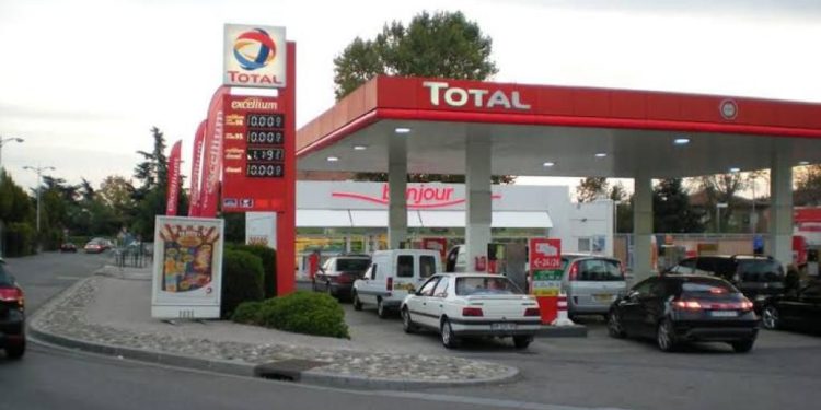 RDC: « le prix du carburant va baisser de 2.990 à 2.690 FC dans la Zone ouest » ( Daniel Mukoko Samba)