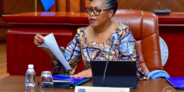 Main tendue de Tshisekedi à Kagame : « l’appel du Président de la République vise essentiellement l’arrêt des violence » (Judith Suminwa)