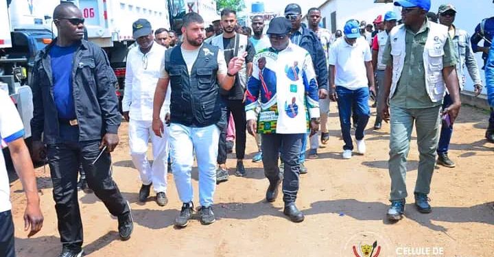 Kasai : le Gouverneur Crispin Mukendi inspecte plusieurs chantiers d’infrastructures en cours d’exécution à Tshikapa