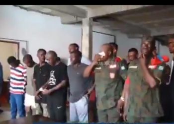 Braquage de la Rawbank : le commandant de bataillon de la police militaire et sept militaires poursuivis pour traitements inhumains