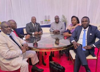 Interpellations de Seth Kikuni et Théophile Mbemba : le mouvement « Sauvons la RDC » accuse le pouvoir de persécuter l’opposition politique