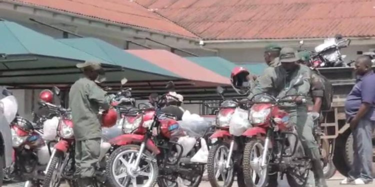 Ituri : le gouverneur militaire dote les FARDC de plus de 50 motos pour renforcer la sécurité sur les axes sensibles