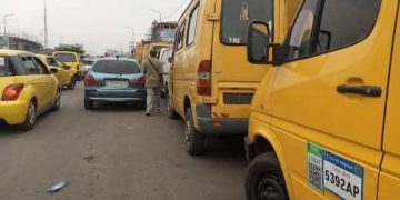 Kinshasa : toutes les structures privées interdites de percevoir les taxes de stationnement et l’argent dans les parkings jusqu’à nouvel ordre ( gouvernement provincial)