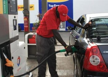 Kinshasa : Le taux de change du système SYDONIA maintenu à 2800 FC le dollar dans les stations d’essence malgré la baisse sur le marché parallèle