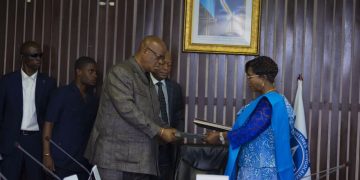 Lignes Maritimes Congolaises : Suspendu par la hiérarchie, Jean Claude MUKENDI MBIYAMWENZA passe les commandes à Gisele MBWANSIEM MUPA