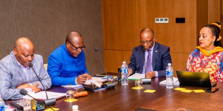 RDC: le ministre Guillaume Ngefa dénonce une gestion « défaillante » du FRIVAO