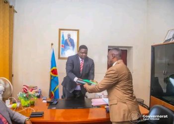 Kasai-Oriental : le gouverneur Mbwebwa soumet le projet d’édit budgétaire 2025-2026 à l’assemblée provinciale