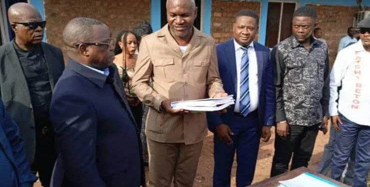 Kasaï : le gouverneur Mukendi dépose à l’assemblée provinciale le projet d’édit budgétaire exercice 2026 chiffré à plus de 670 milliards de FC