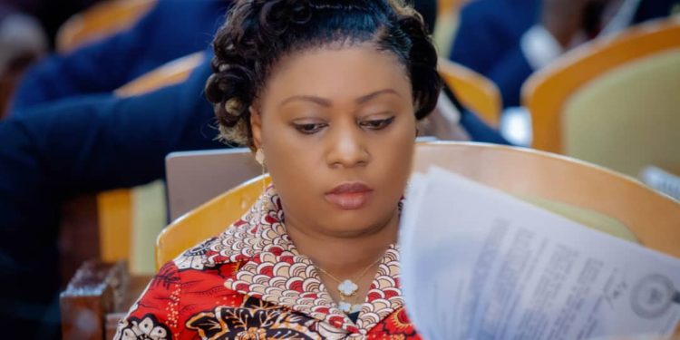 Reddition des comptes 2024: la députée Pauline IGWABI MUSHENGEZI invite la Cour des Comptes à établir les responsabilités sur les dépassements budgétaires.