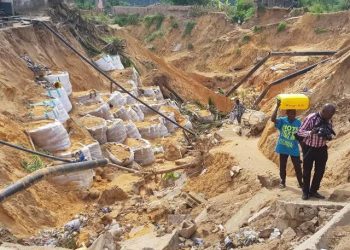 Kinshasa: plusieurs quartiers desservis par l’usine d’eau de Lukaya privés d’eau suite à l’érosion sur la route Kimwenza