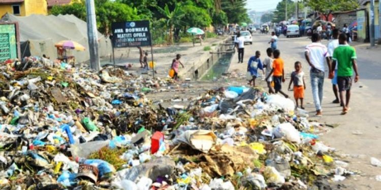 Kinshasa en proie à l’anarchie urbaine : quand l’incivisme devient la norme (Constat)