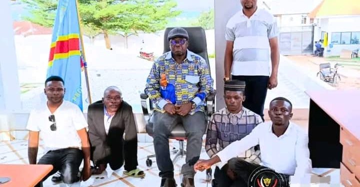 Kasaï : Le Gouverneur Crispin Mukendi reçoit le cahier de charges des personnes vivant avec handicap