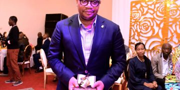 KINSHASA : Pierre Lumbwe Kazimoto honoré par le caucus des députés nationaux du Grand Katanga pour son engagement politique