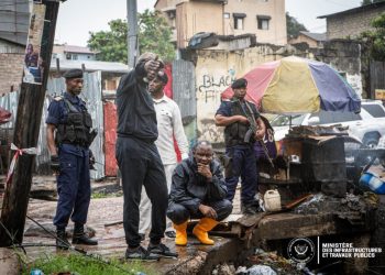 Inondations à Kinshasa : le ministre des ITP, John Banza, préconise la démolition des constructions anarchiques pour faciliter les travaux de curage