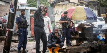 Inondations à Kinshasa : le ministre des ITP, John Banza, préconise la démolition des constructions anarchiques pour faciliter les travaux de curage