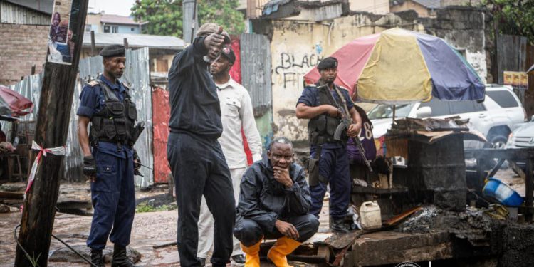 Inondations à Kinshasa : le ministre des ITP, John Banza, préconise la démolition des constructions anarchiques pour faciliter les travaux de curage