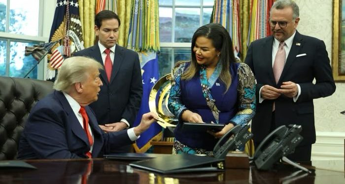 Violences au Sud-Kivu : Thérèse Kayikwamba appelle Washington à sanctionner Kigali pour « restaurer » la crédibilité de sa médiation