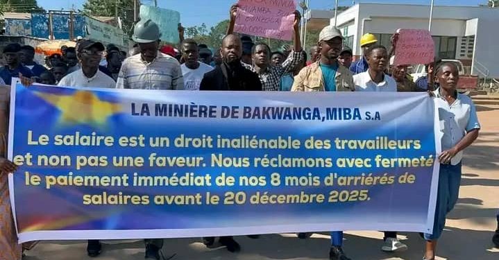Kasai-Oriental : Dans la rue, les agents de la Miba réclament 8 mois d’arriérés de leurs salaires