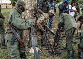 Retrait de l’AFC-M23 d’Uvira : « ils ont tout simplement retiré leurs uniformes pour se déguiser en civils en attendant un nouvel assaut » (Gouvernement)