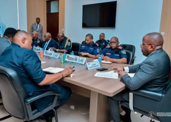 Renforcement de la sécurité à Kinshasa : Le ministre de l&rsquo;intérieur Jacquemin Shabani préside une réunion cruciale à l&rsquo;approche des fêtes