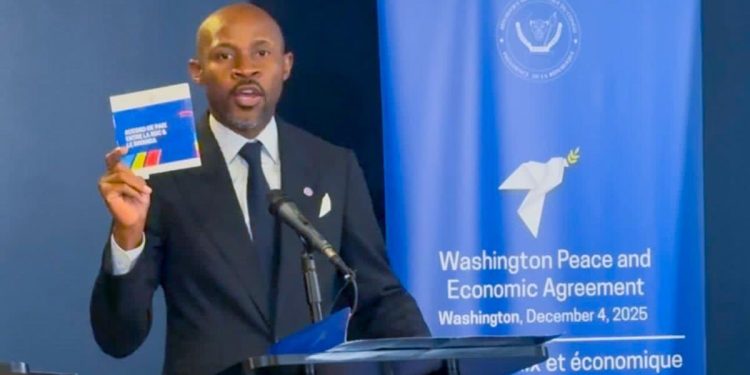 Accord RDC-USA: Patrick Muyaya dénonce la « manipulation, les contrevérités » et invite Mgr Fulgence Muteba à un débat public