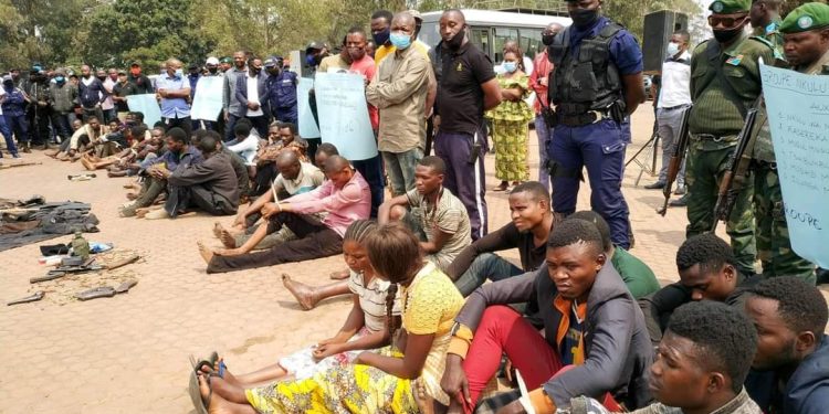 Lualaba : La police nationale congolaise arrête plus de 50 bandits armés, dont deux femmes et présentés à Kolwezi