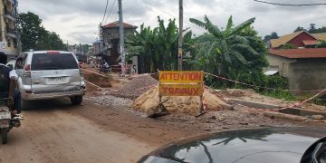 Kinshasa : l’avenue de l’école reliant le quartier pompage au centre supérieur militaire dans un état de délabrement avancé .