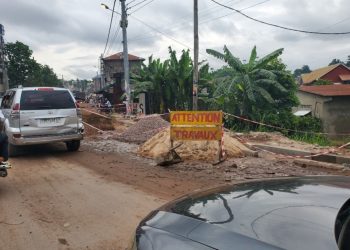 Kinshasa : l’avenue de l’école reliant le quartier pompage au centre supérieur militaire dans un état de délabrement avancé .