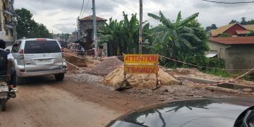Kinshasa : l’avenue de l’école reliant le quartier pompage au centre supérieur militaire dans un état de délabrement avancé .
