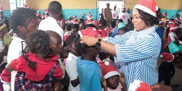 Festivités de fin d&rsquo;année : Plus de 200 enfants orphelins et malnutris bénéficiaires de la bienveillance de la députée Pauline IGWABI à Lubumbashi