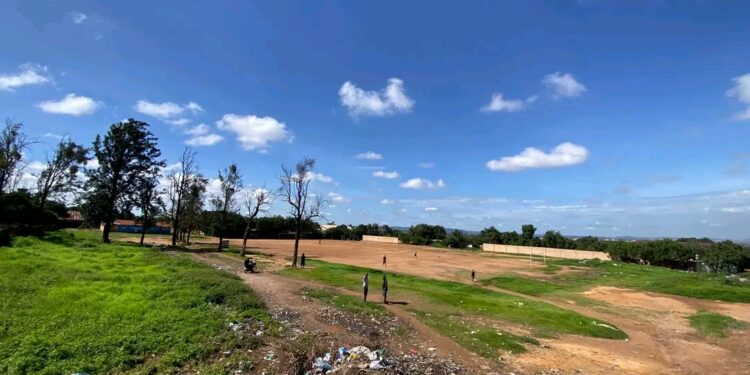 Lubumbashi : Après le quartier Taba-Congo, la spoliation du terrain de foot de la cité Karavia crée des affrontements entre les jeunes et la police