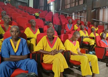 Guerre dans l’Est : Les FARDC présentent 7 soldats rwandais et huit civils étrangers capturés dans la ville d’Uvira