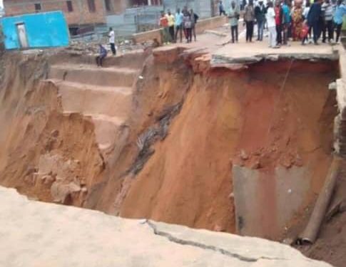 Appel à la réhabilitation urgente de la route Kimwenza-Gare : Un député provincial interpelle les autorités