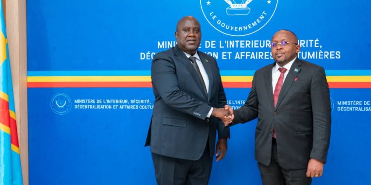 RDC-Zambie : La situation sécuritaire au cœur des échanges entre le ministre de l&rsquo;intérieur et l’ambassadeur Kosita