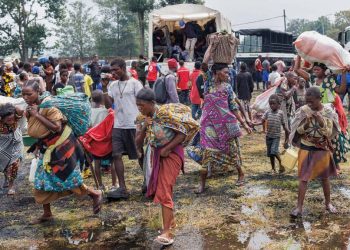 Guerre dans l&rsquo;Est : Le gouvernement apporte une aide humanitaire aux réfugiés congolais en Tanzanie (Ève Bazaiba)
