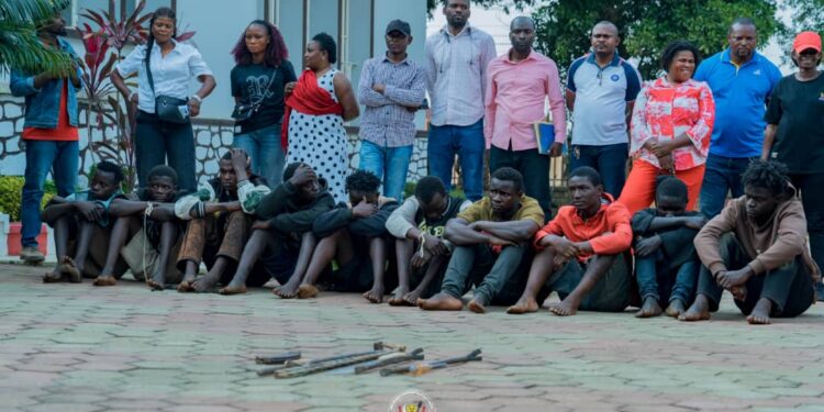 Arrestations dans l&rsquo;enquête sur l&rsquo;assassinat d&rsquo;un journaliste congolais : Des militaires parmi les suspects présentés au gouverneur de l&rsquo;Ituri