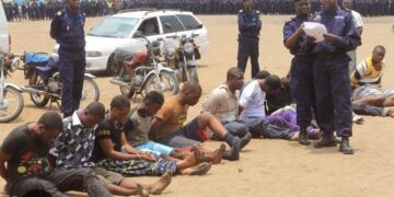 Haut-Katanga: Sept présumés bandits et deux femmes soupçonnées de recel présentés par la police à Lubumbashi ( Document)