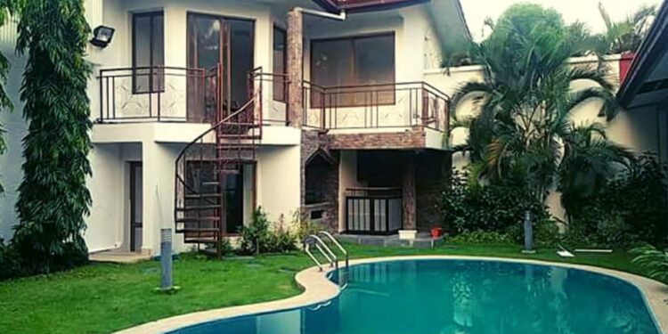 RDC : à Kinshasa, la quête d&rsquo;un toit décent se heurte à des garanties locatives exorbitantes ( Constat)